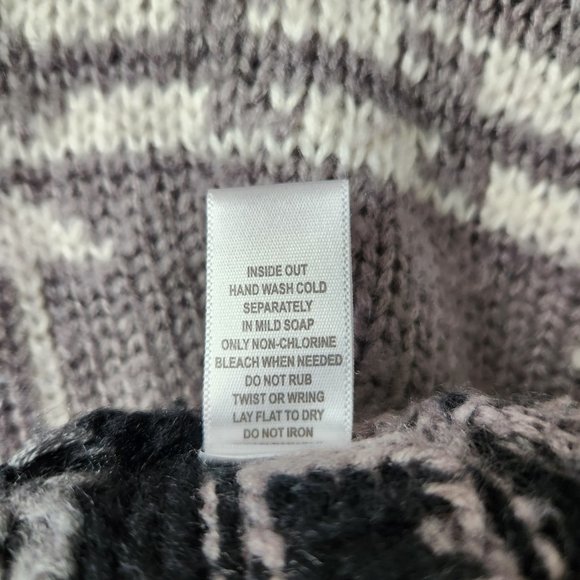 Roxy Black and Gray Aztec Sweater - Picture 5 of 11